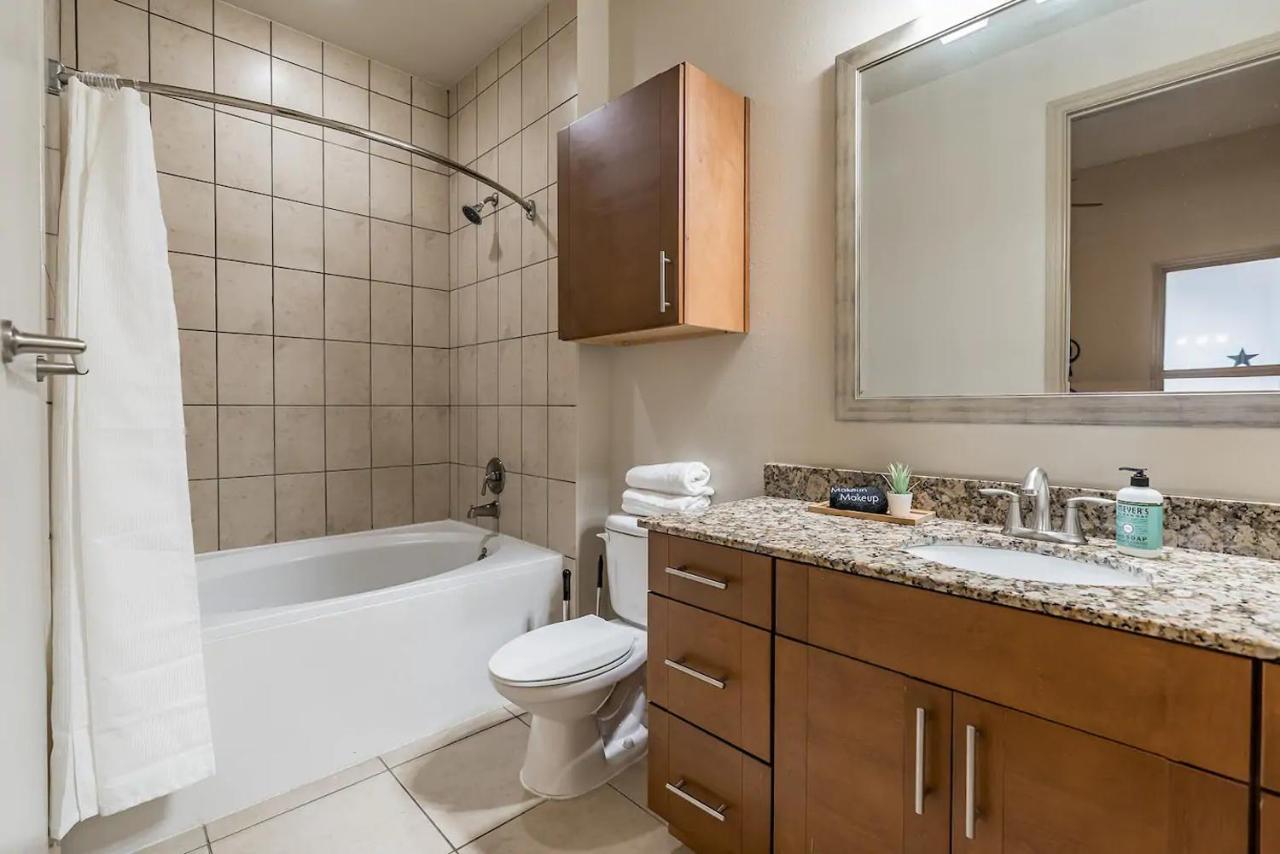 Appartement Spacious Flat + Gym + Pool à Houston Extérieur photo